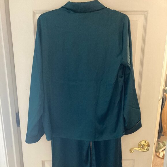 New Women’s Satin Notch Collar Pajama Set Med - Picture 4 of 7